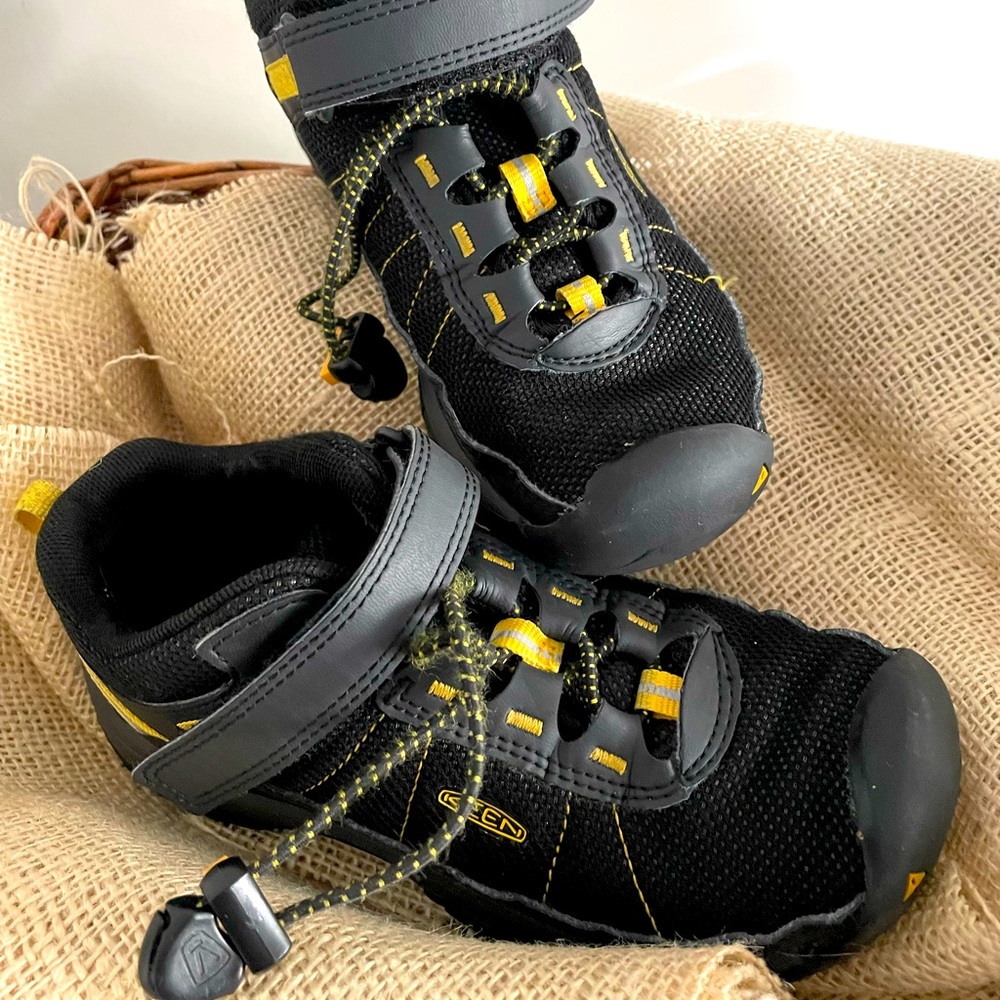 Keen boys shoes size 12